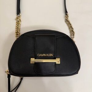 Calvin Klein Women's Crossbody Bag Black Half Moon Sculpted Bar Detal Pre Owned